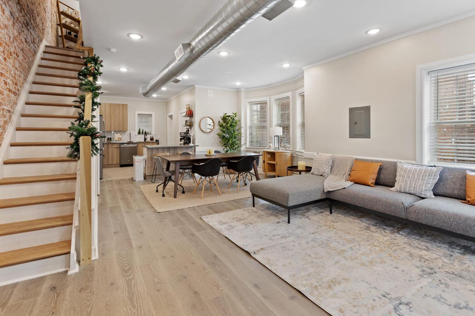 Loopin Around Atlantic Luxe 5br Townhouse In Orange Loop *